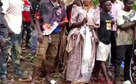 Drama In Mukono As Men Who Dug The Grave Refuse Family Members To Bury The Deceased Because They Weren't Served Food